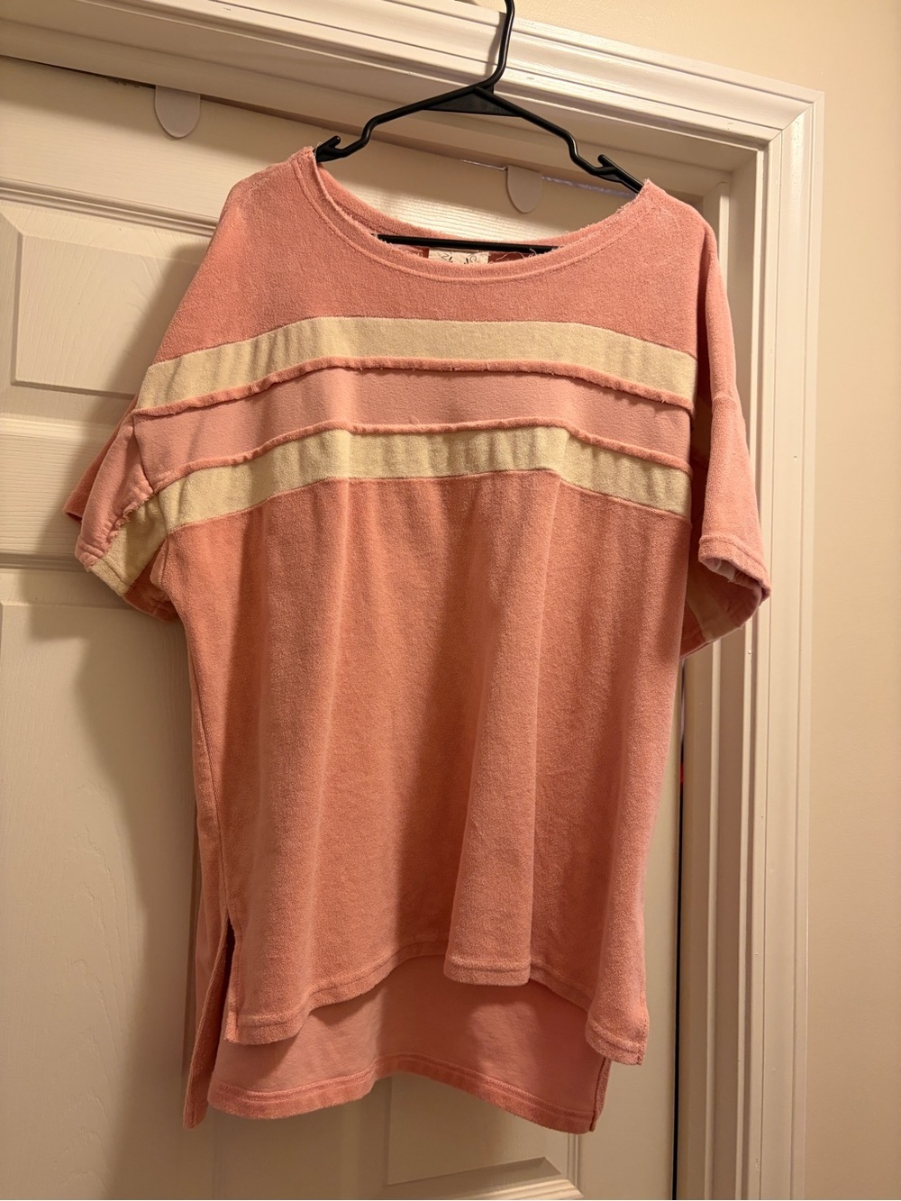 Fantastic Fawn Dusty Rose Short Sleeve Top with Cream Neck Tag Detail